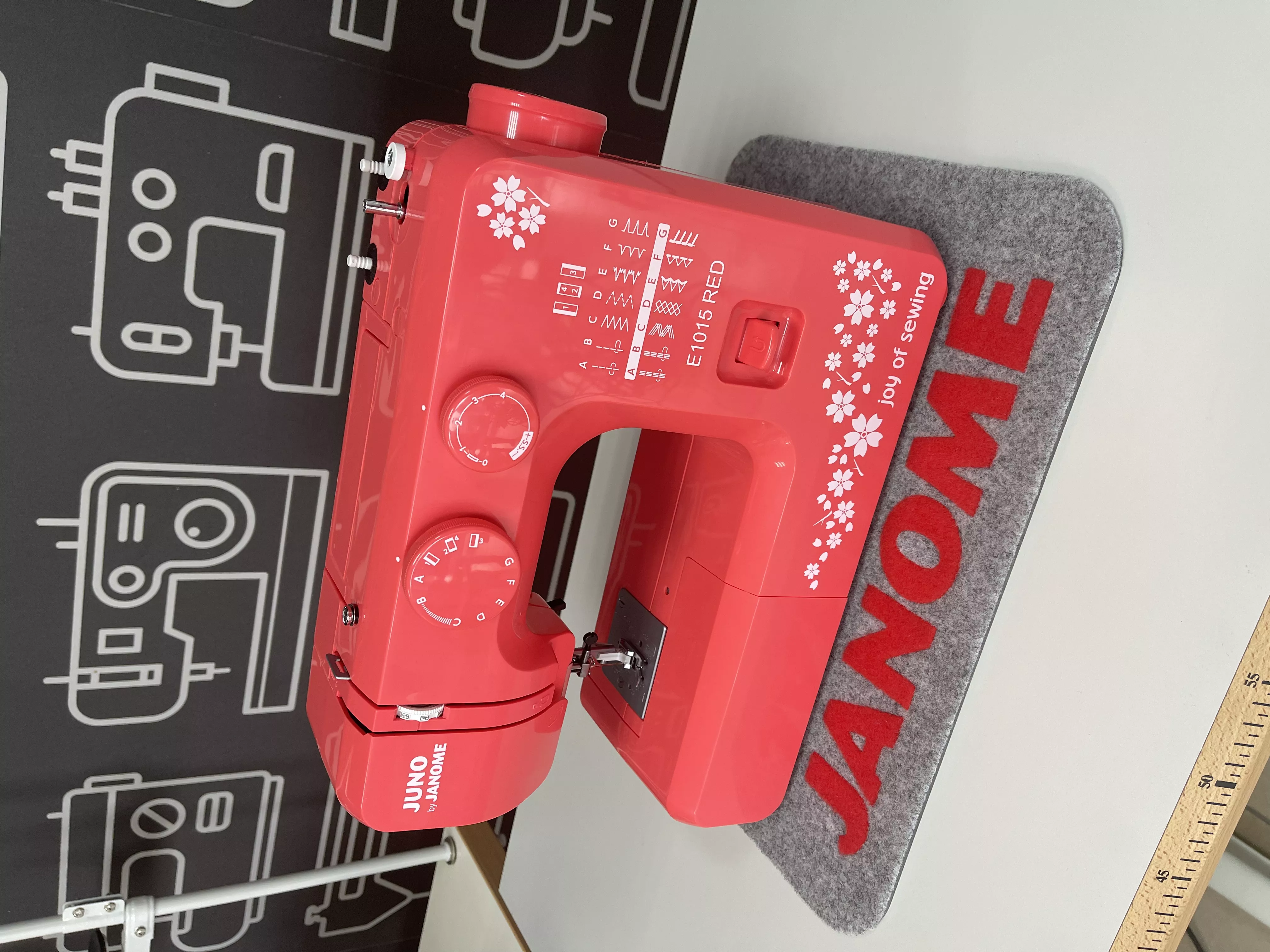 Maszyna do szycia JANOME Juno E1015 RED