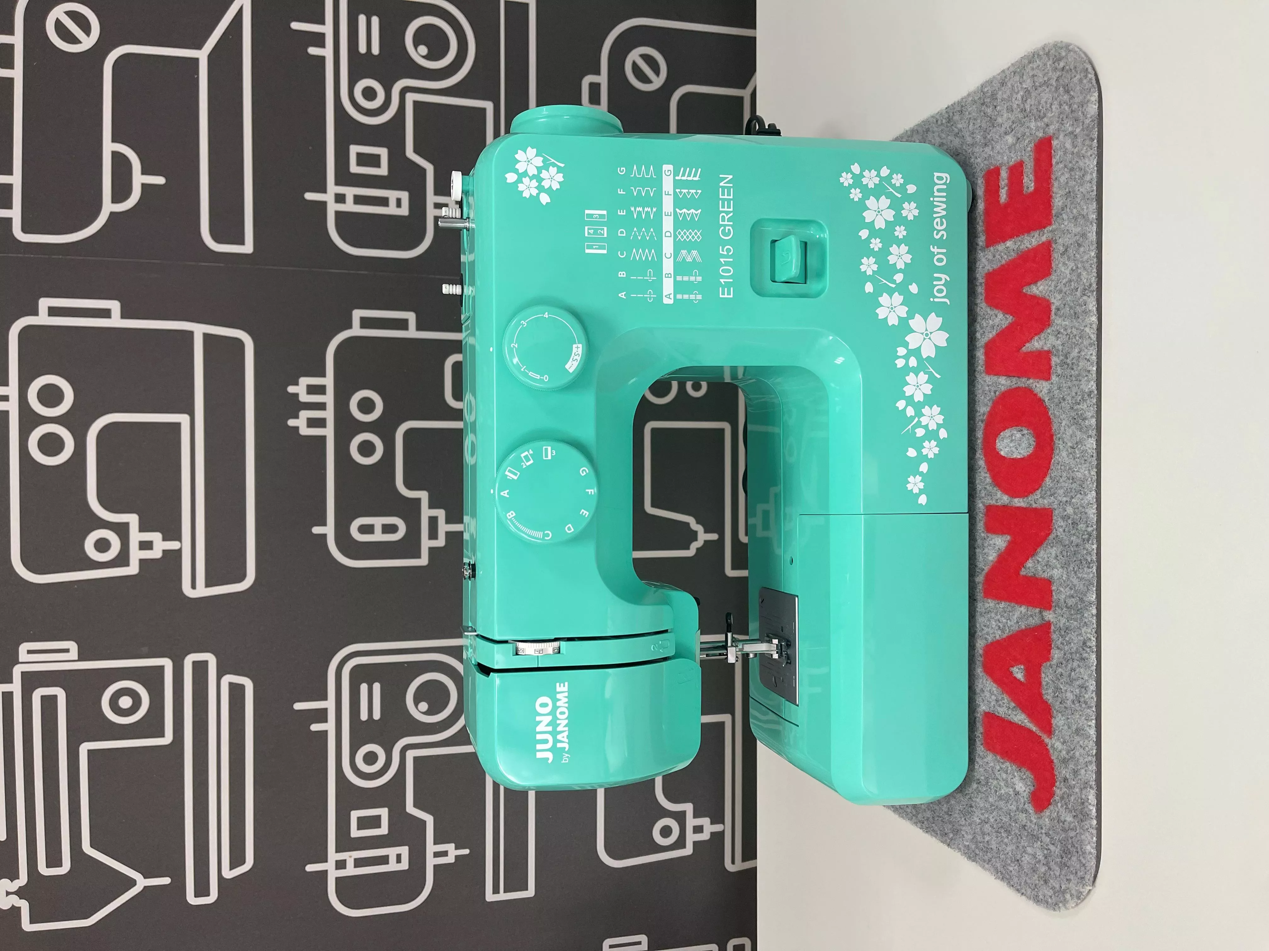 Maszyna do szycia JANOME Juno E1015 GREEN